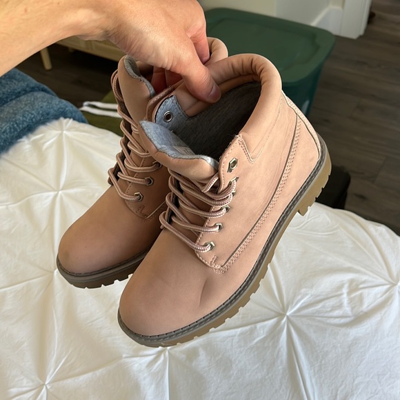 Pink boot - Picture 1 of 1